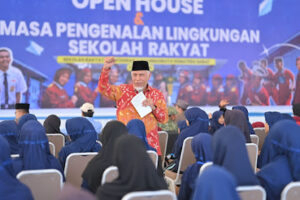 Kisah Anak Buruh Angkut Menjadi Gubernur, Mahyeldi Bangkitkan Semangat Siswa Sekolah Rakyat di Dharmasraya
